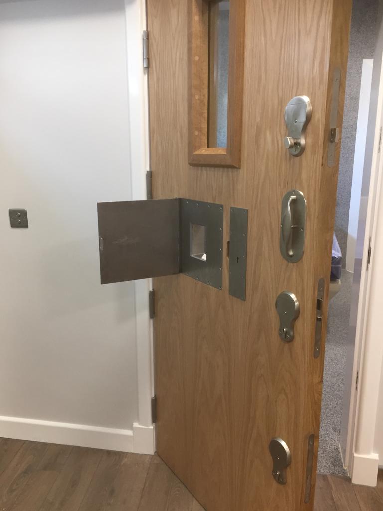 Comprehensive Door Ironmongery
